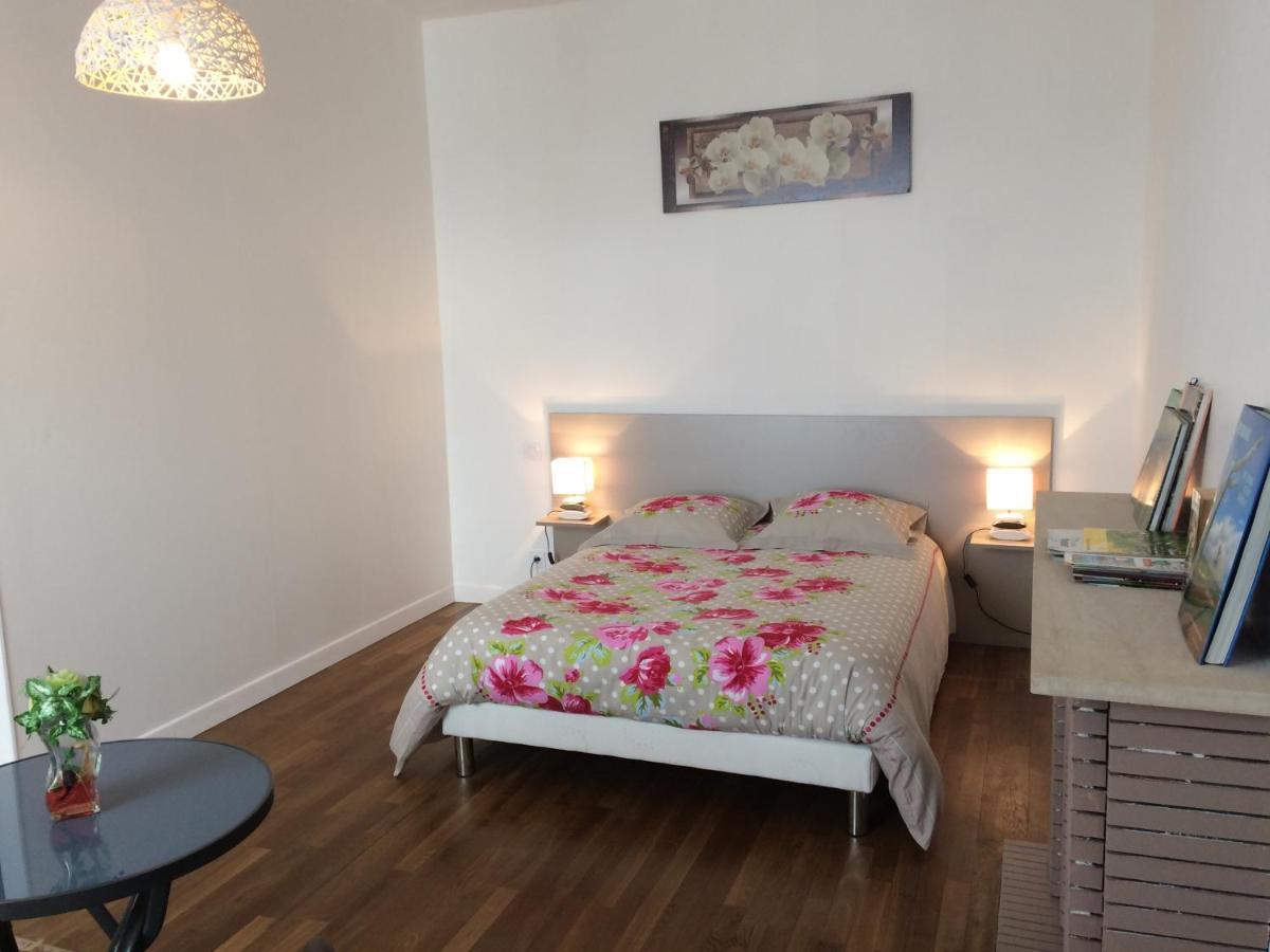Chambres " Orchidees " Saint-Denis-de-Gastines Kültér fotó