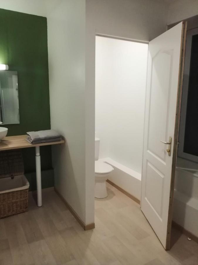 Chambres " Orchidees " Saint-Denis-de-Gastines Kültér fotó